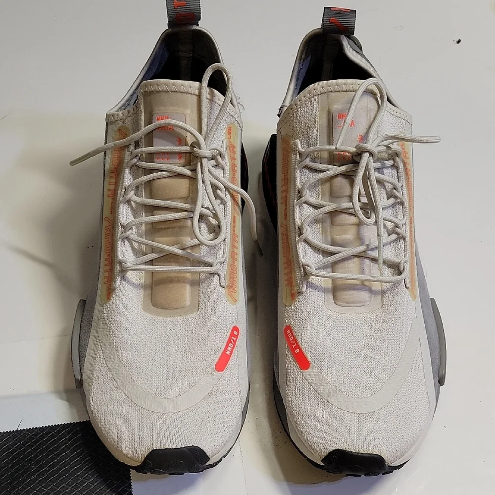 Mens 11.5 Adidas Men's NMD R1 Spectoo 'Speedlines' sneaker.  Excellent Cond. - Picture 2 of 9